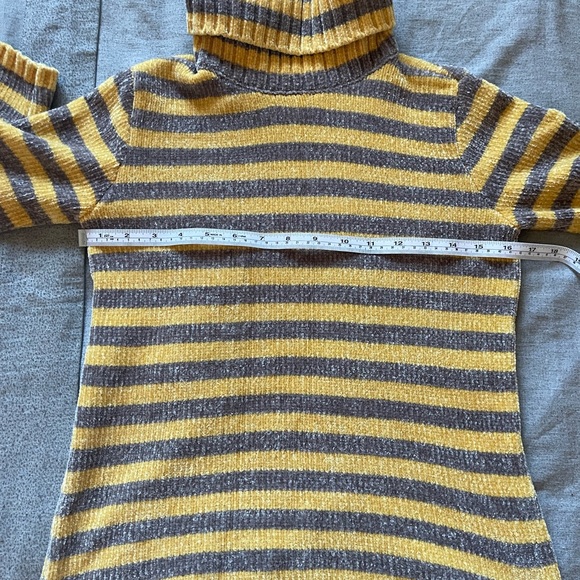 Revolve: Lovers + Friends sweater. Size XS. Like new. - Picture 6 of 7